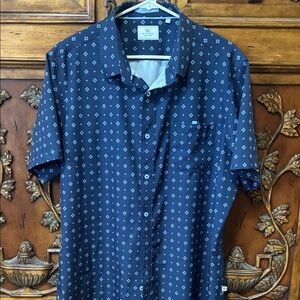 7 Diamonds 4 Way Stretch Dark Blue Geometric Button Down Short Sleeve Shirt Size
